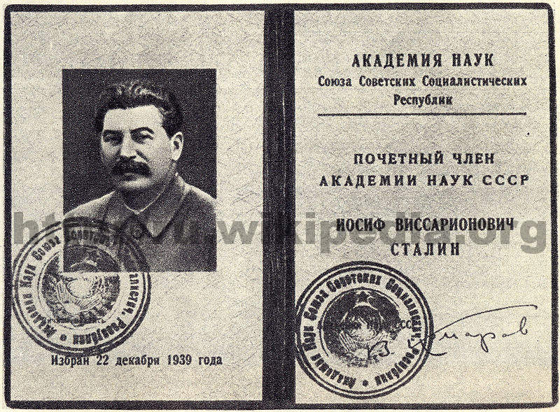 800px-Joseph_Stalin__Honorary_member_of_the_Academy_of_Sciences_of_USSR.jpg