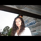 thumb_lisacagle40m.jpg